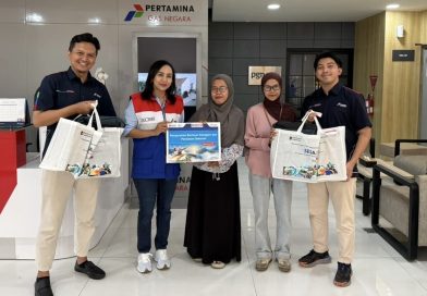 PGN Salurkan Paket Seragam Sekolah Program SESAMA untuk Anak Prasejahtera di Cilegon