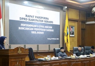 Bupati Serang Sampaikan Usulan Dua Raperda di Paripurna DPRD